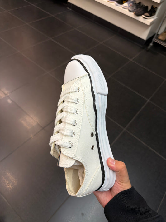 Maison Mihara White Peterson 23 (Size 10)