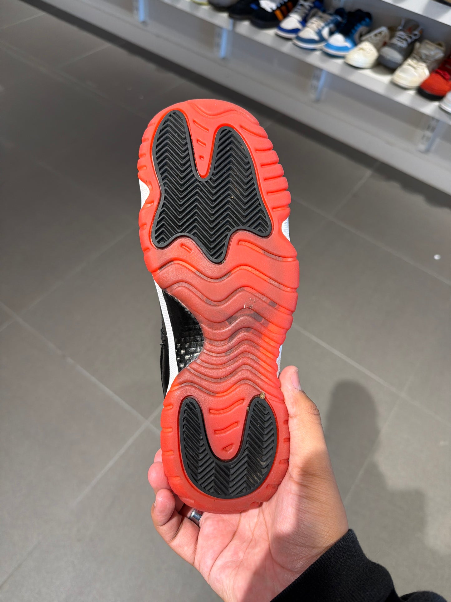 J11 Low Bred (Size 7Y)