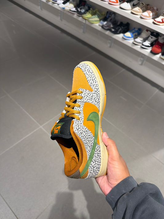 Safari SB Dunk (Size 8.5)