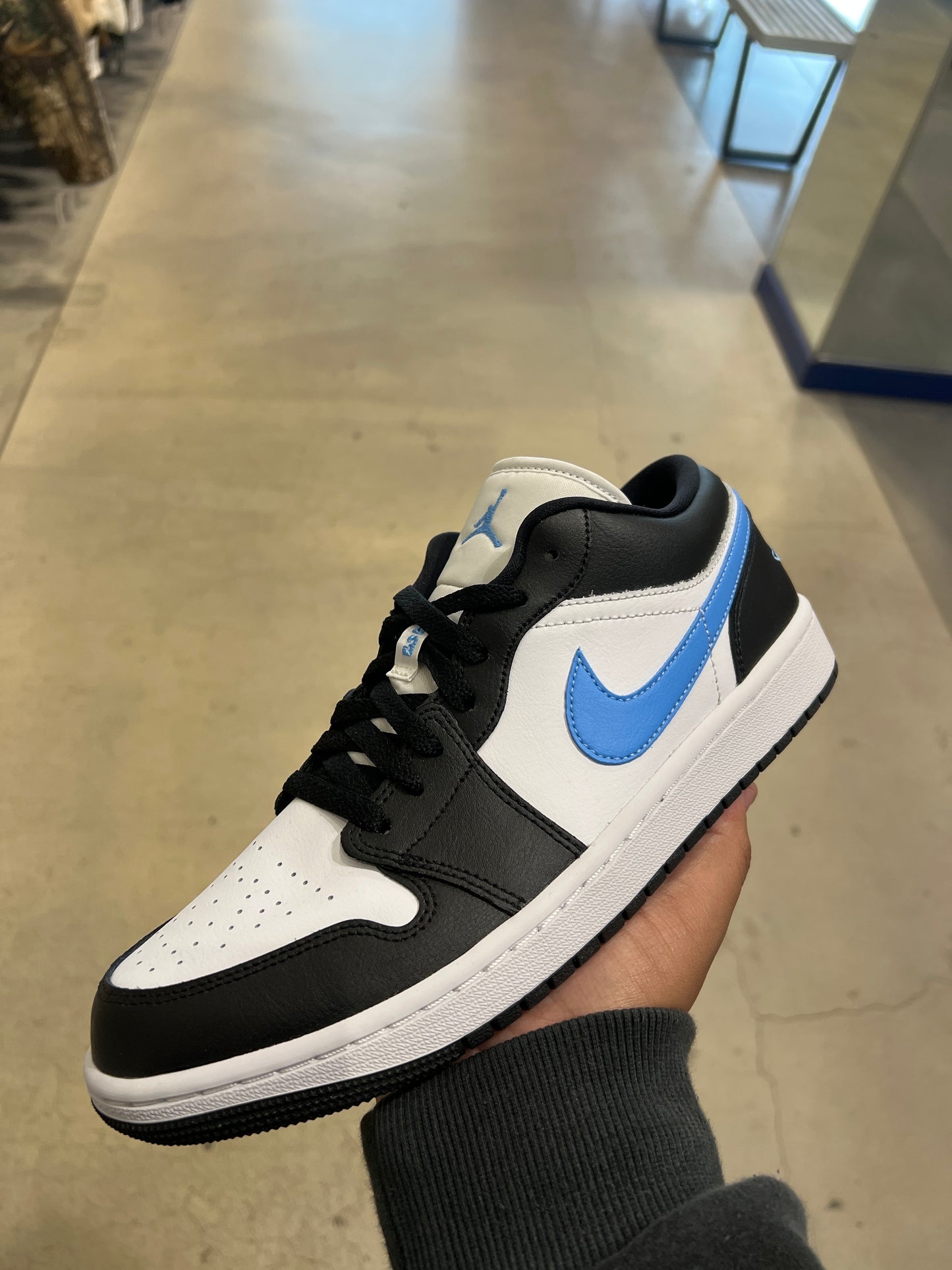 J1 Low Black UNC (Size 9)