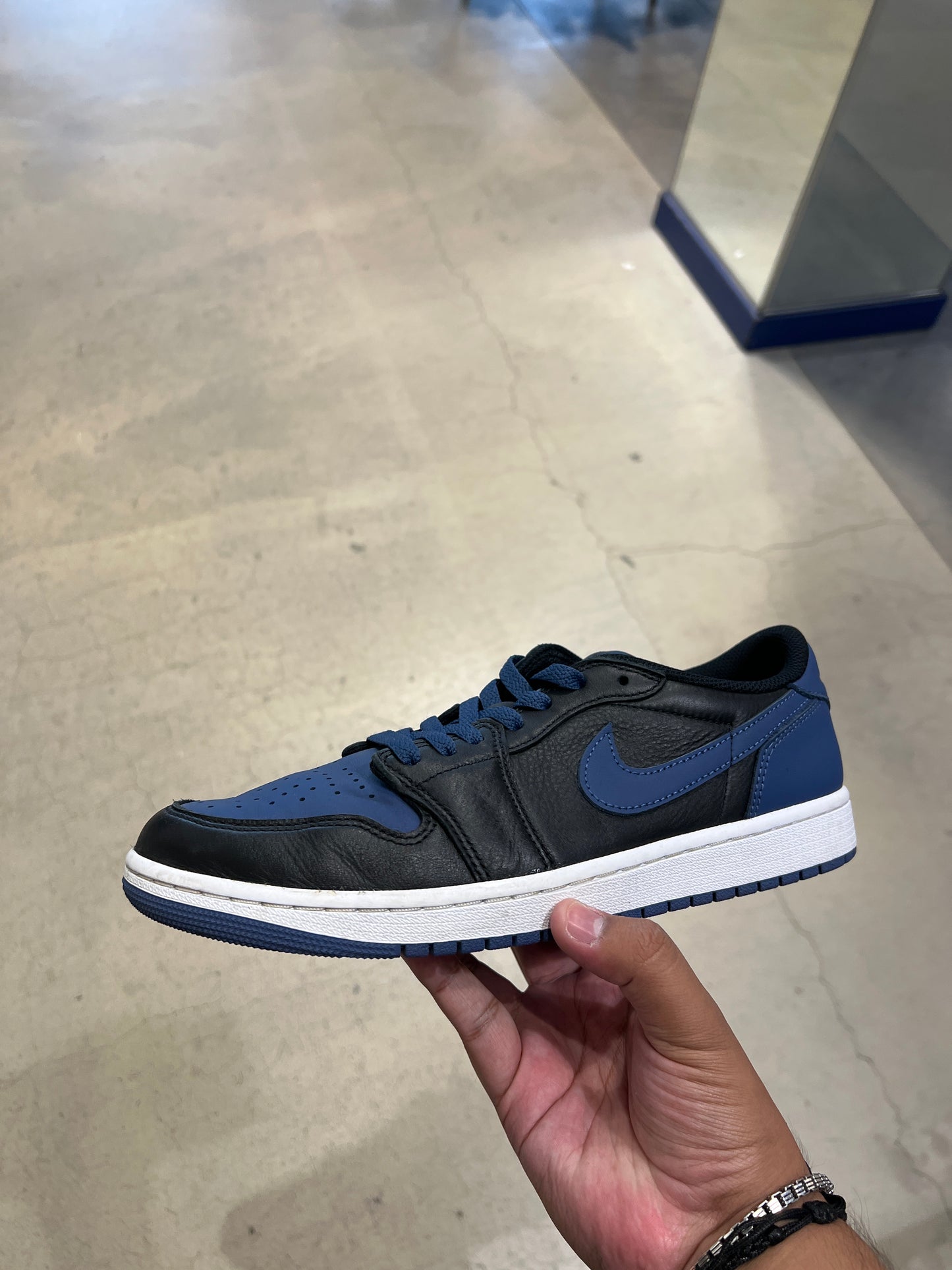J1 Low Mystic Navy (Size 10)