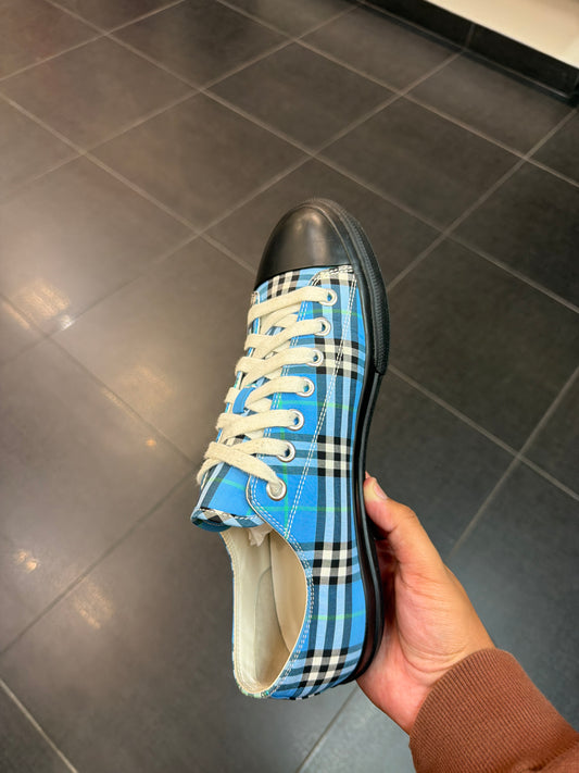 Burberry Lark Low Blue (Size 11M)