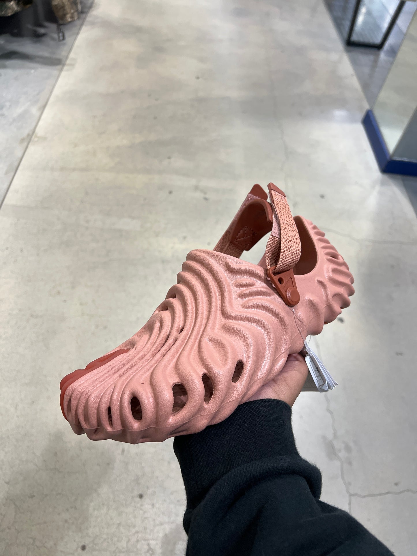 Salehe Croc Salmon (Size 11)