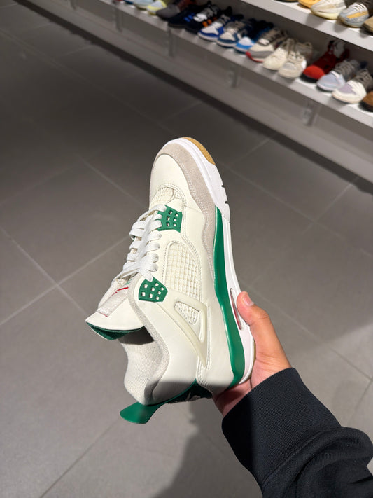 J4 SB Pine Green (Size 7M)