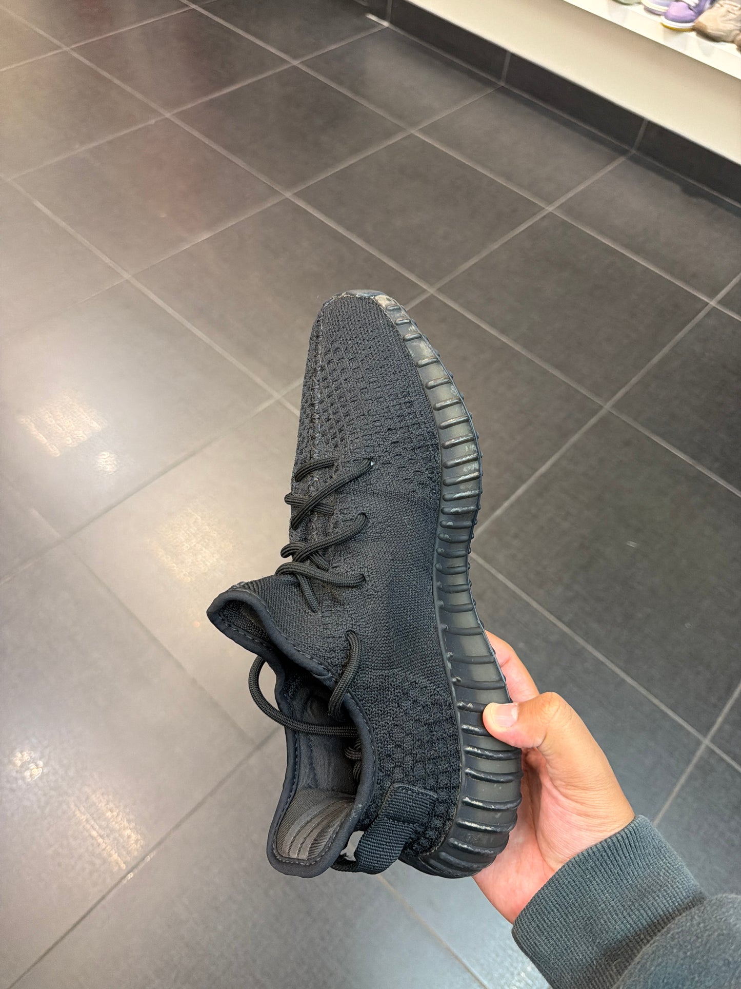 Yzy 350 Onyx (Size 9)