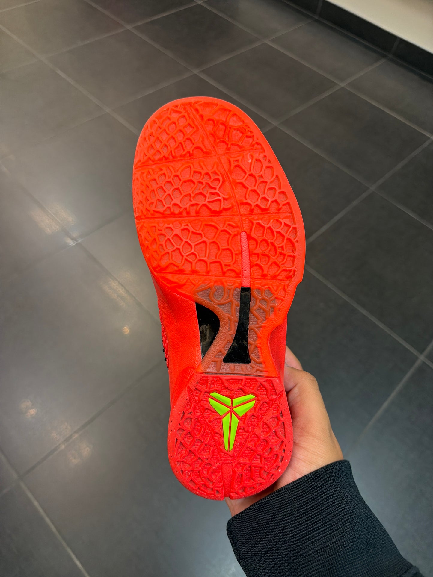 Kobe 6 Reverse Grinch (Size 4.5Y)