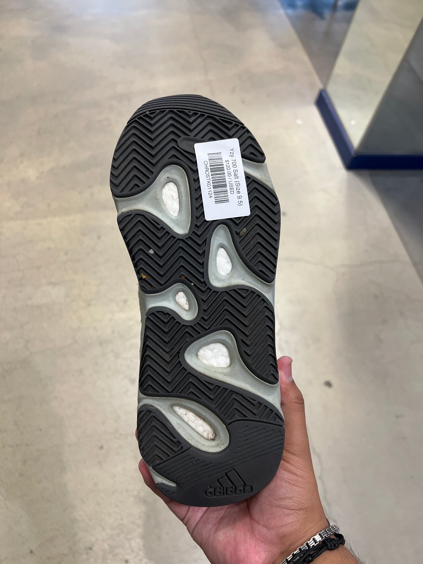 Yzy 700 Salt (Size 9.5)