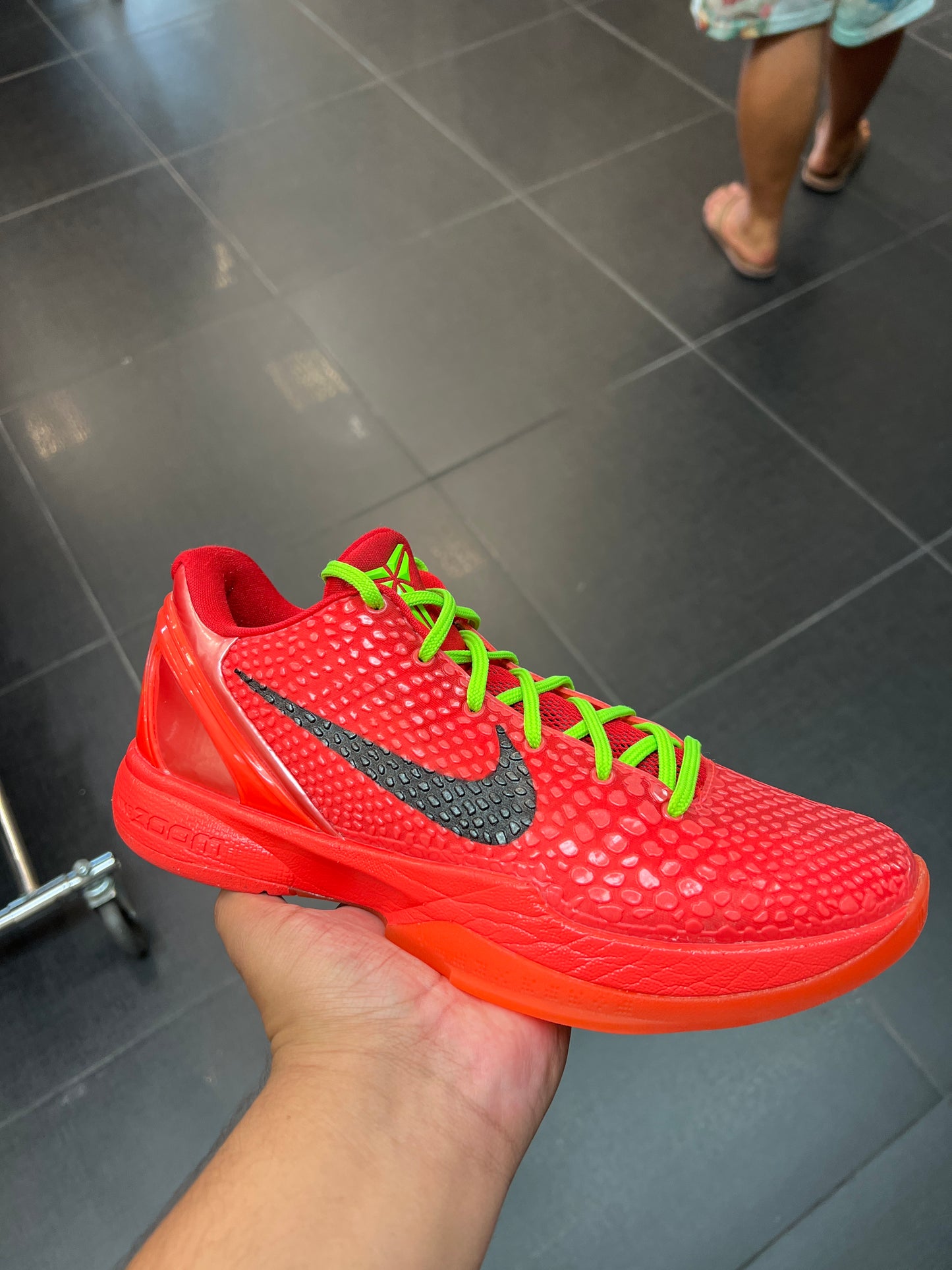 Kobe 6 Reverse Grinch (Size 9M)