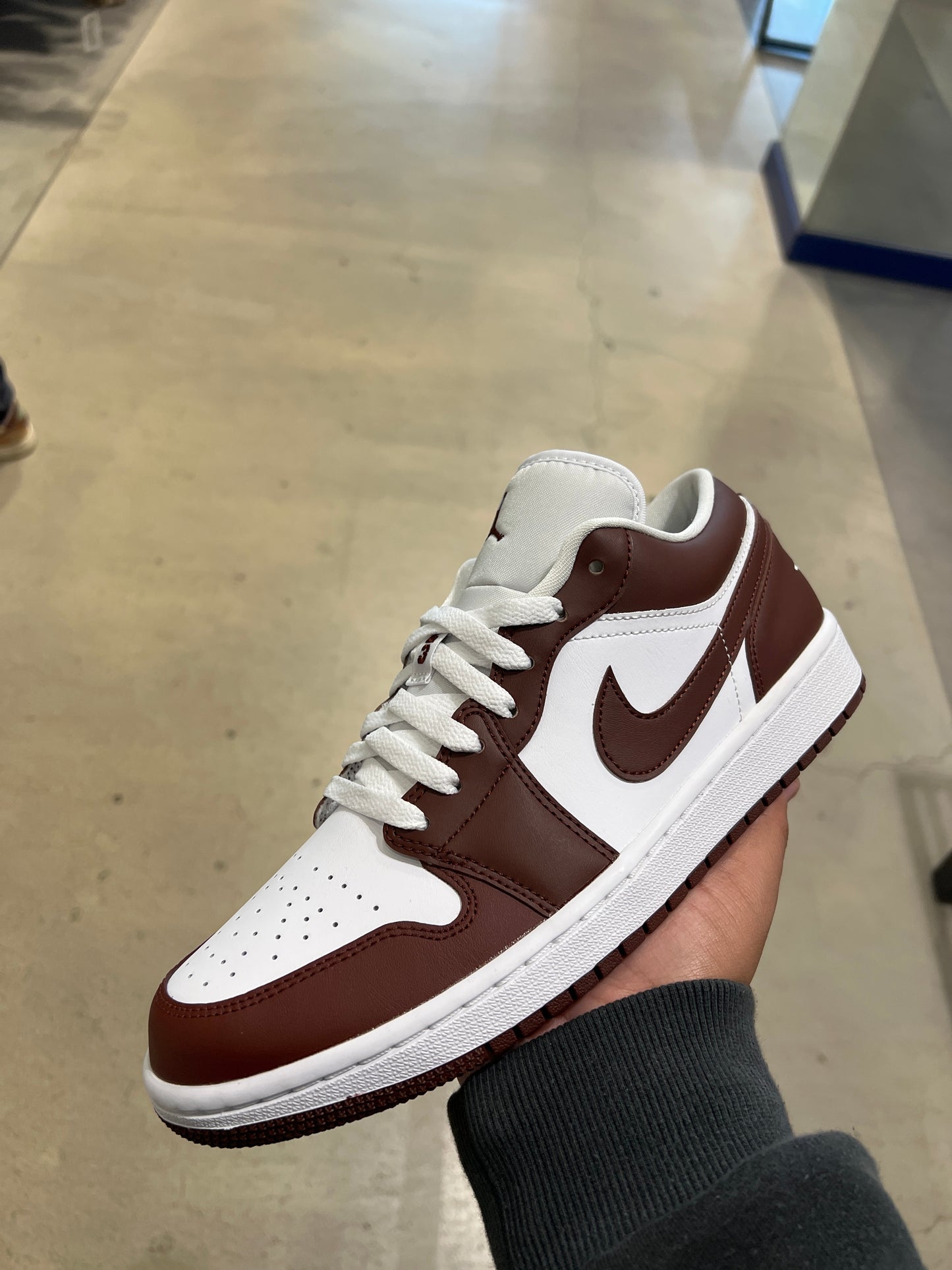 J1 Low Team Red (Size 9M)