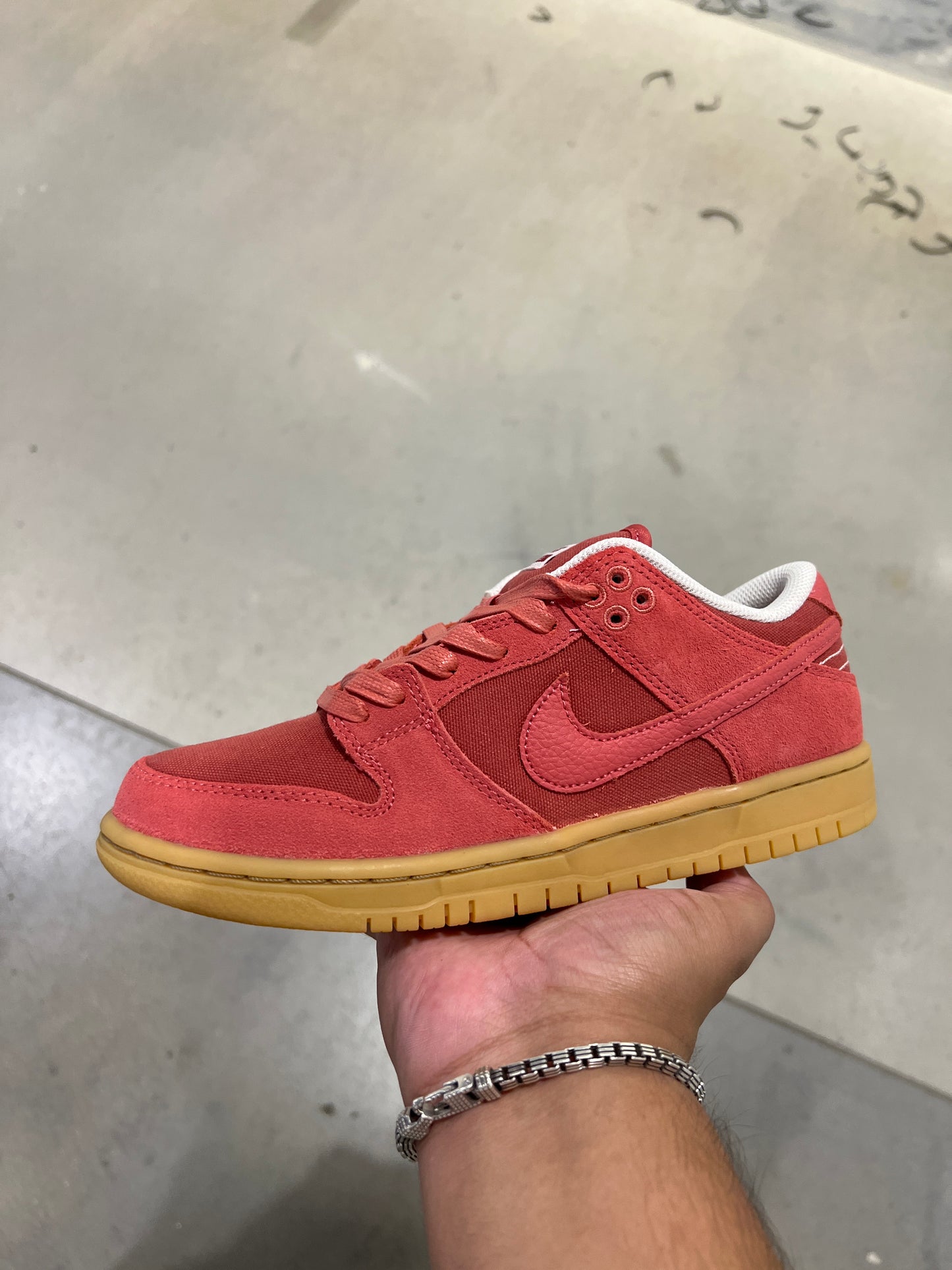 Adobe SB Dunk (Size 5.5M)