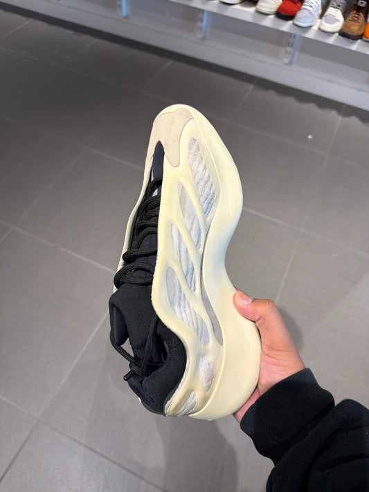 Yzy 700 v3 Azael (Size 10)