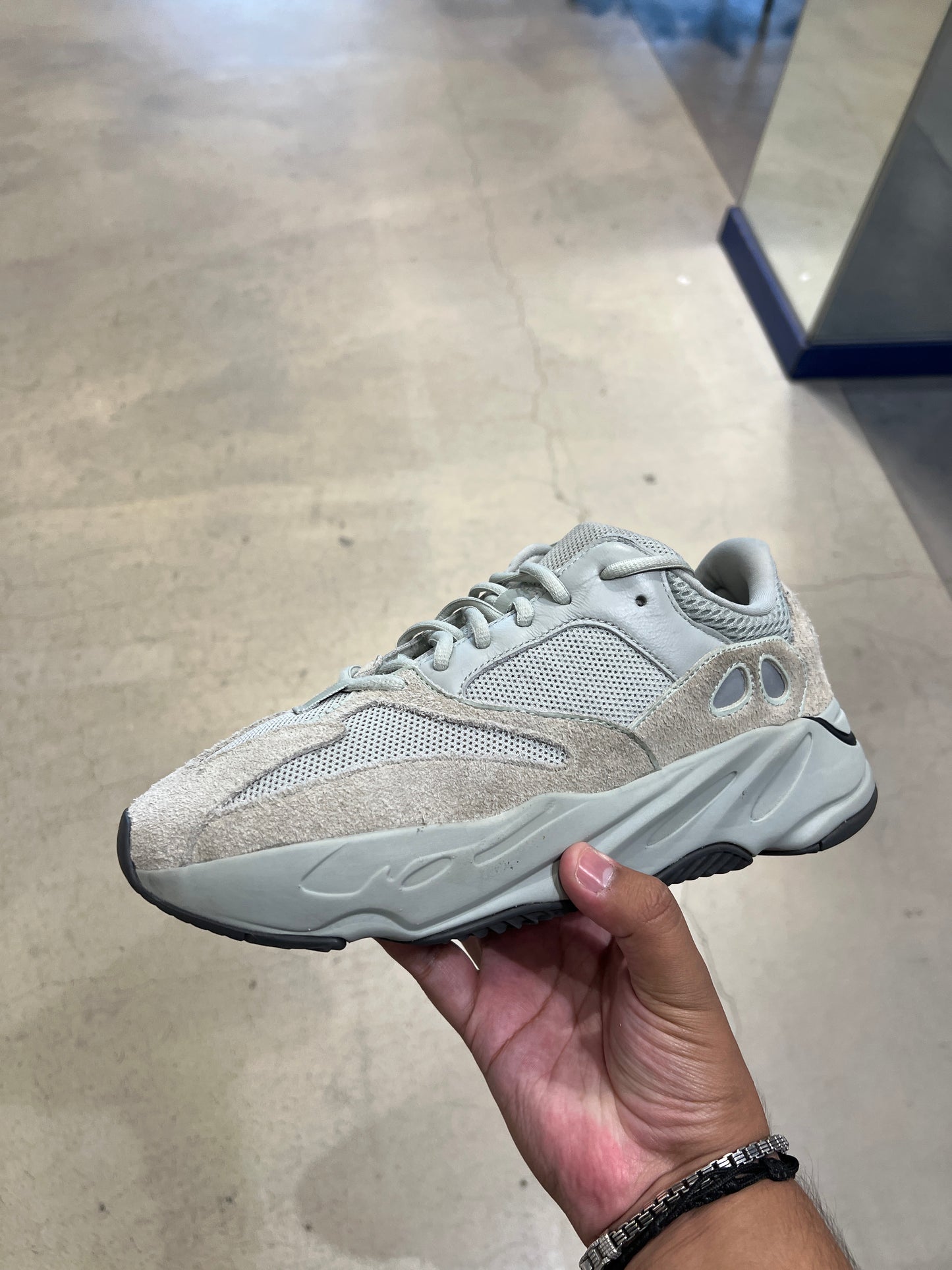 Yzy 700 Salt (Size 9.5)