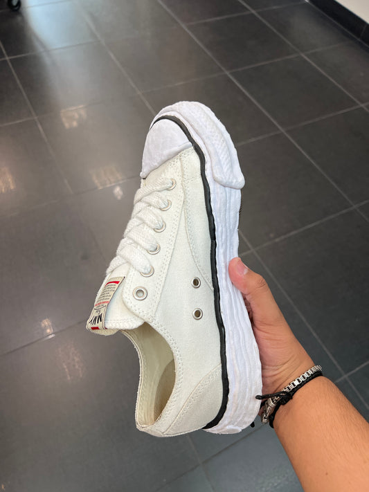 Maison Mihara White (Size 10)