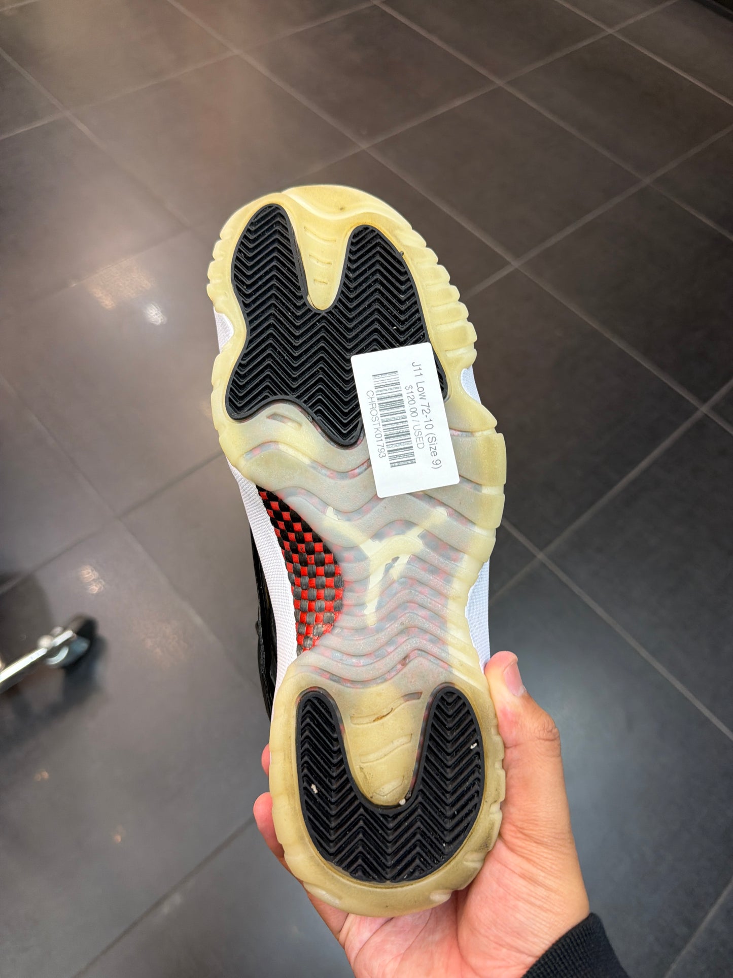 J11 Low 72-10 (Size 9)