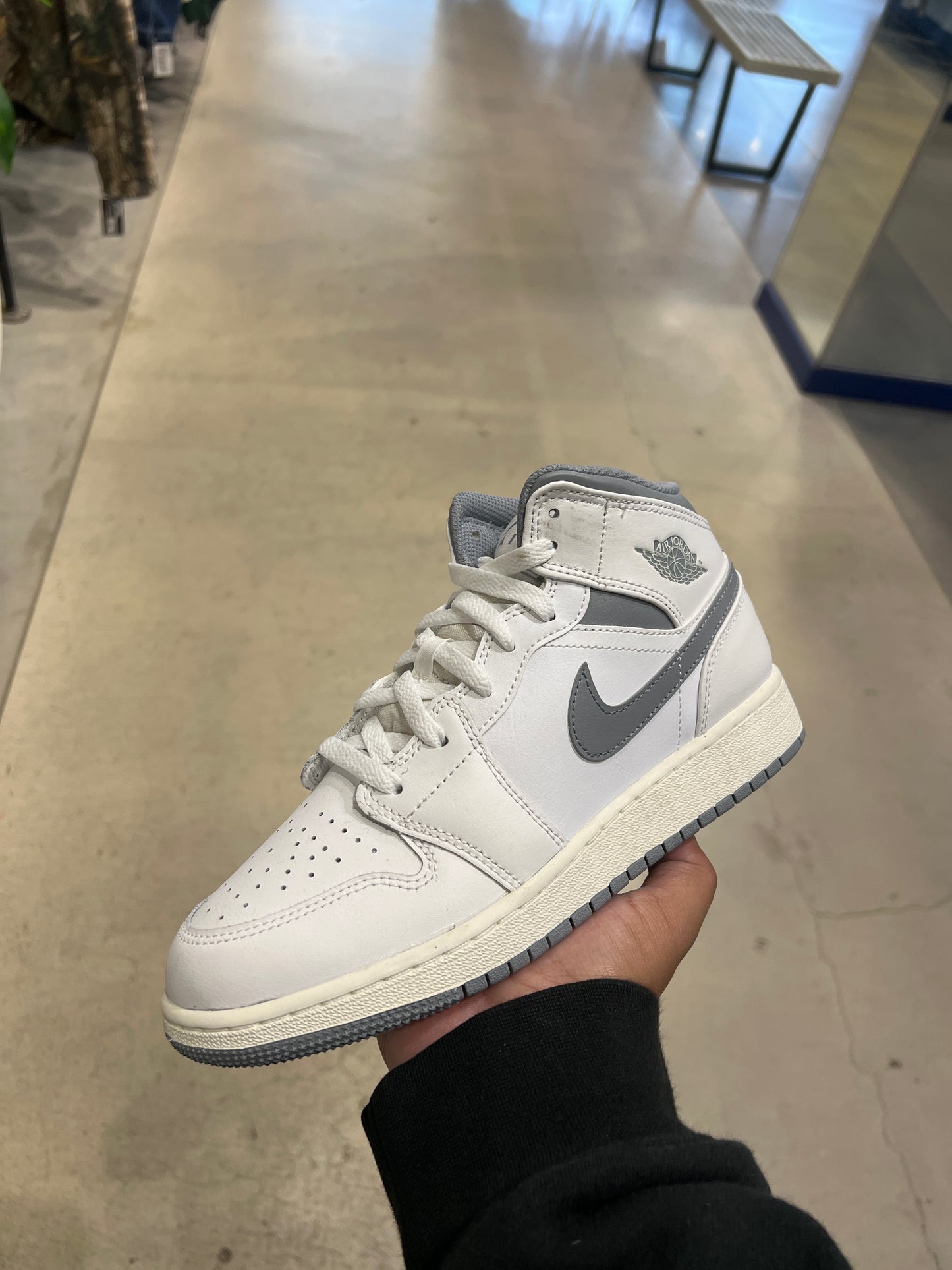 J1 Neutral Grey (Size 6.5Y)