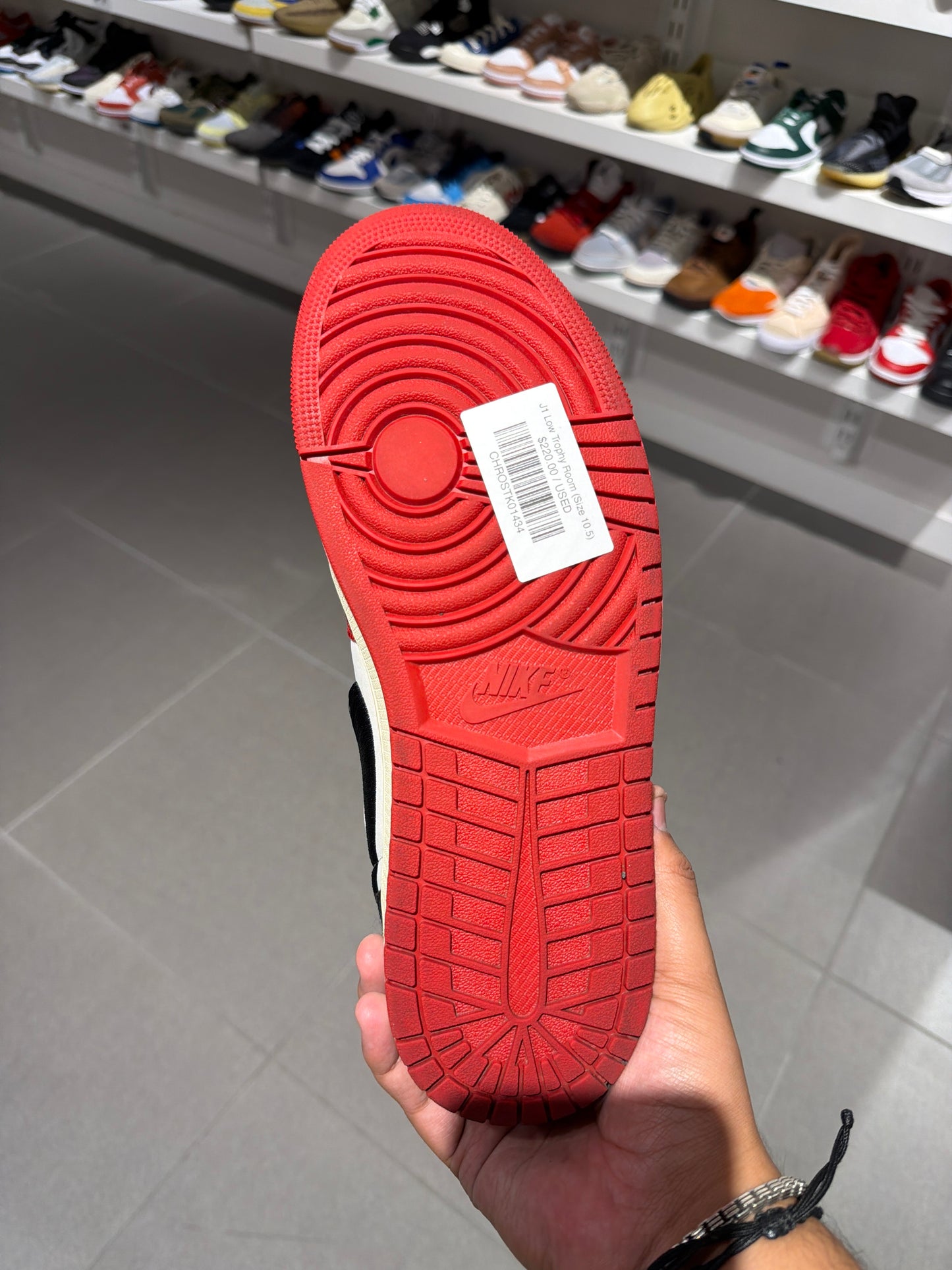 J1 Low Trophy Room (Size 10.5)