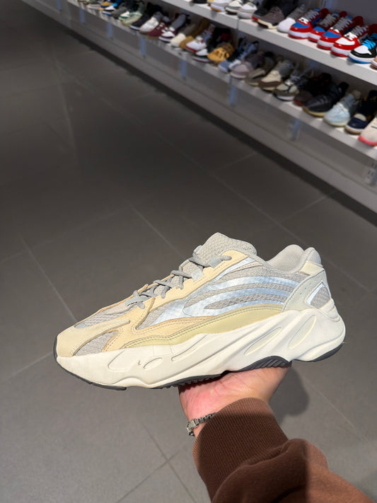 Yz 700 v2 Cream (Size 11.5)