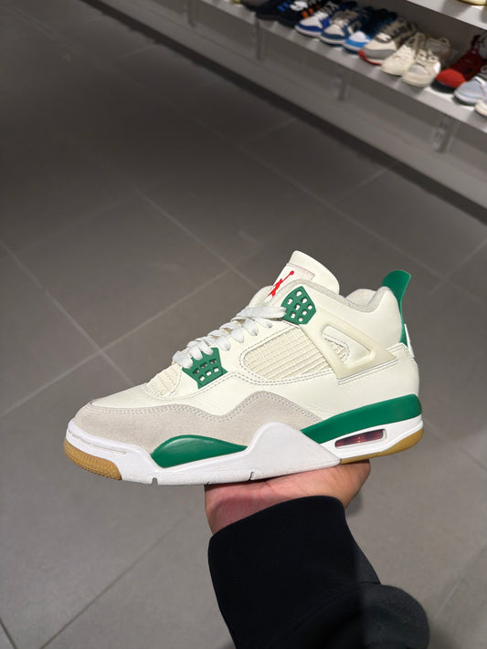 J4 SB Pine Green (Size 7M)