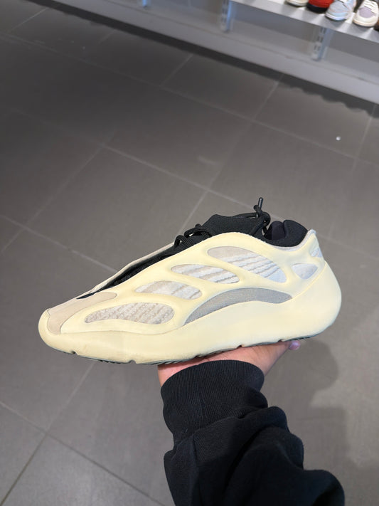 Yzy 700 v3 Azael (Size 10)