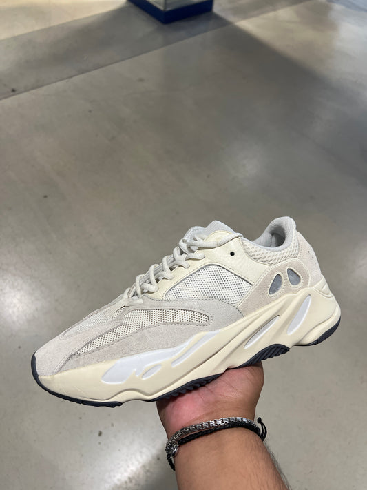 Yzy 700 Analog (Size 11)