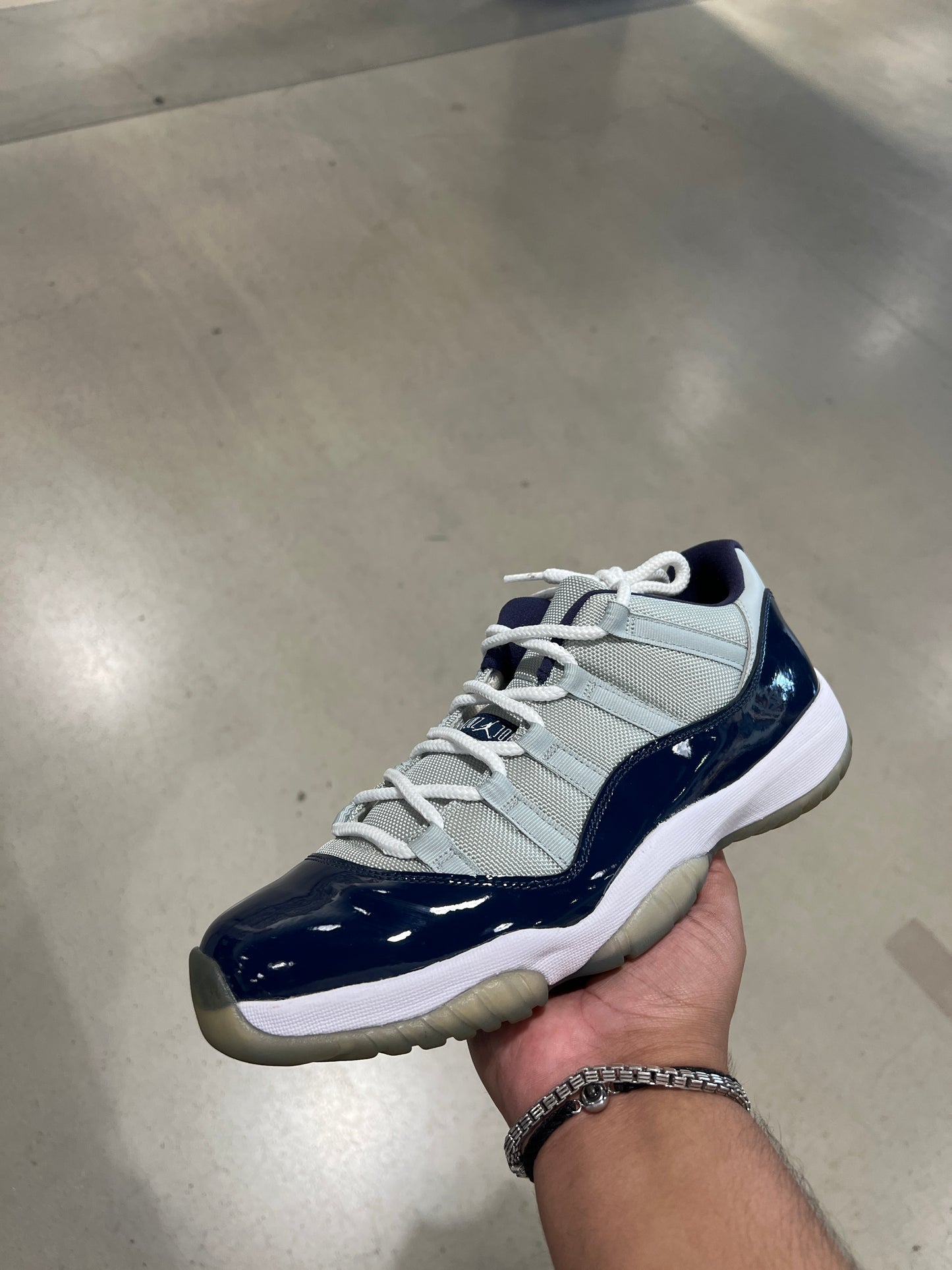 J11 Low Georgetown (Size 10.5)