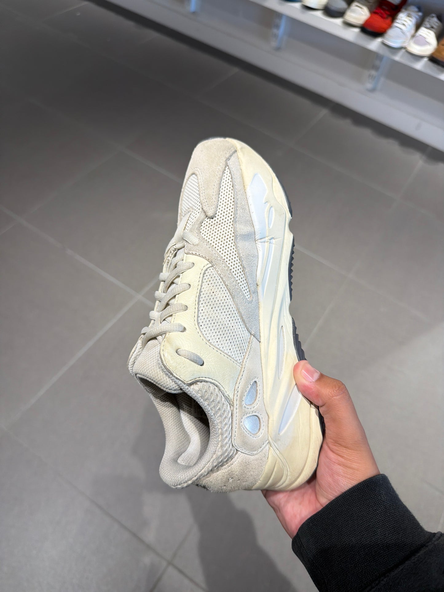 Yzy 700 Analog (Size 6.5M)