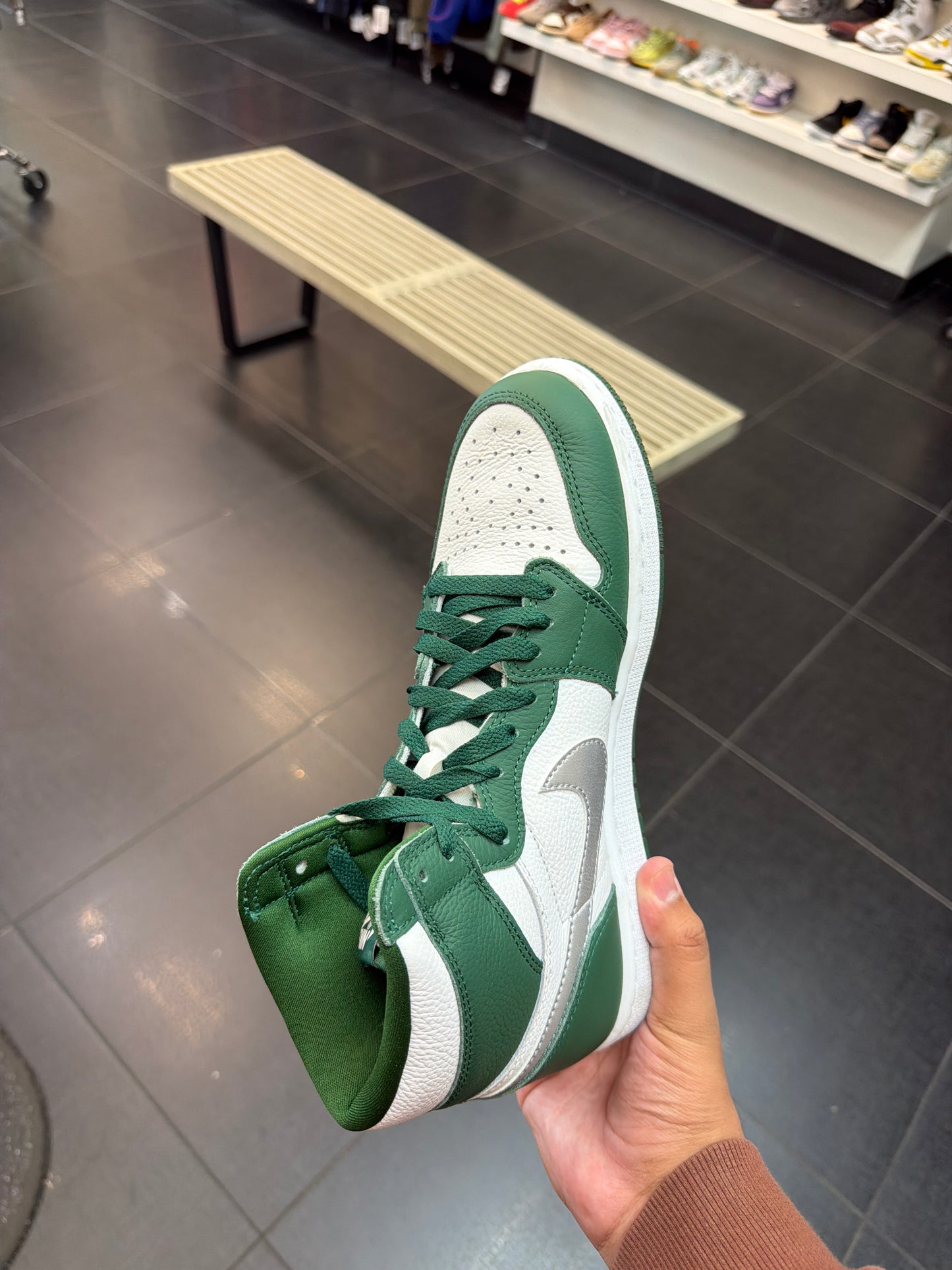 J1 Gorge Green (Size 9)