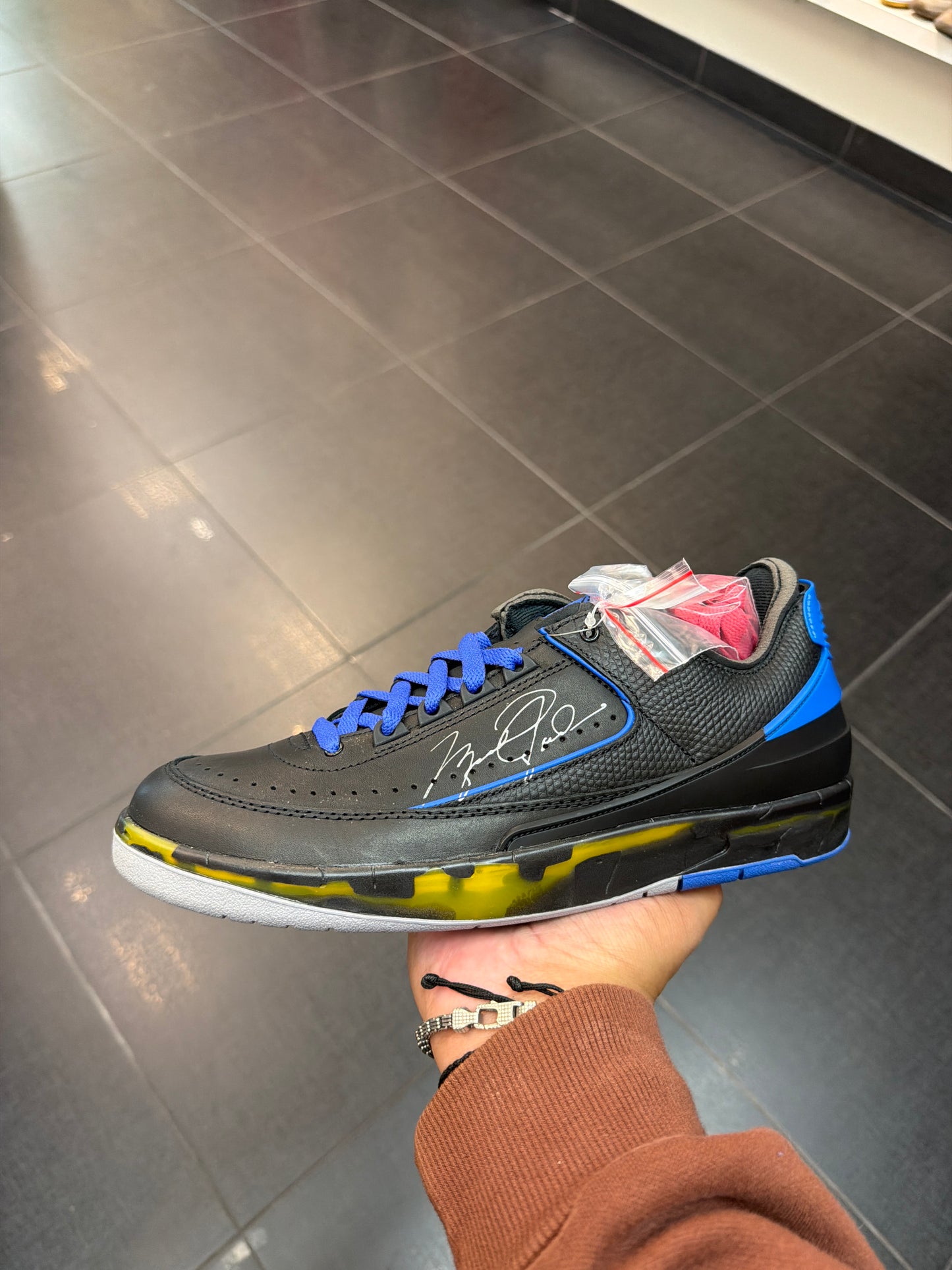 J2 Off-White Black (Size 10)