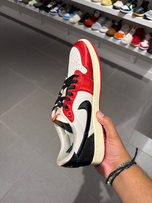 J1 Low Trophy Room (Size 10.5)