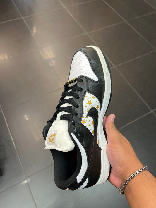 Supreme Stars Blk SB Dunk (Size 10)