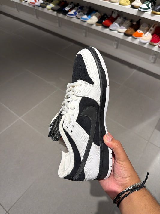 Tightbooth SB Dunk (Size 11)