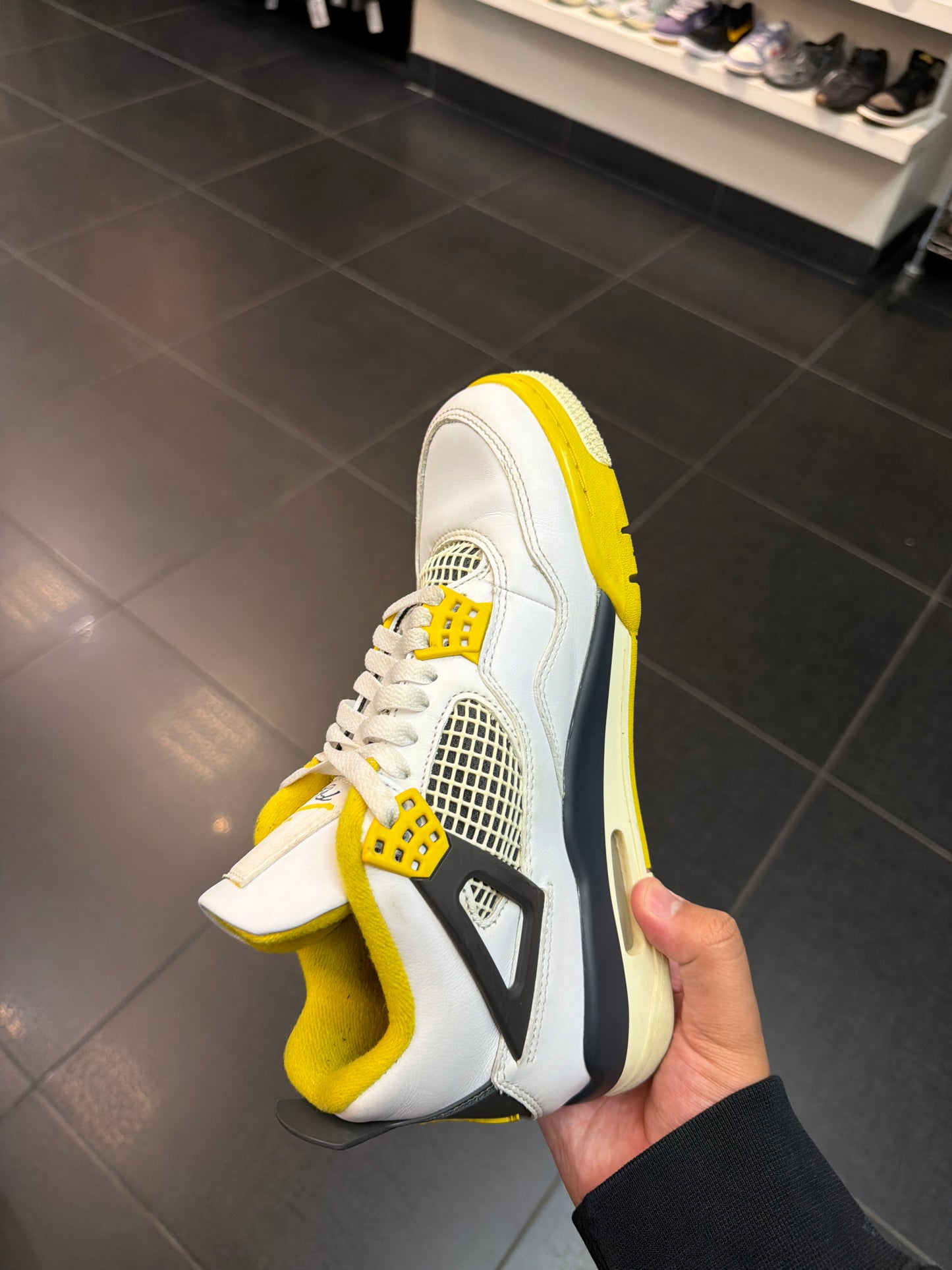 J4 Vivid Sulfur (Size 7.5M)