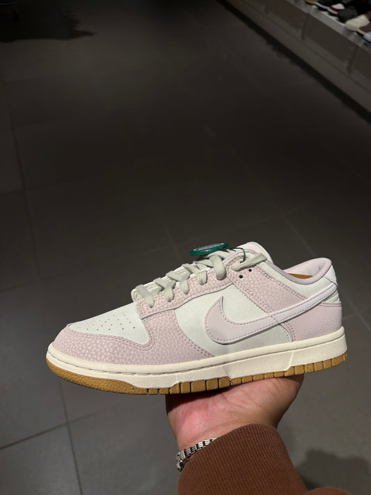 Pink Gum Dunk (Size 8.5W)