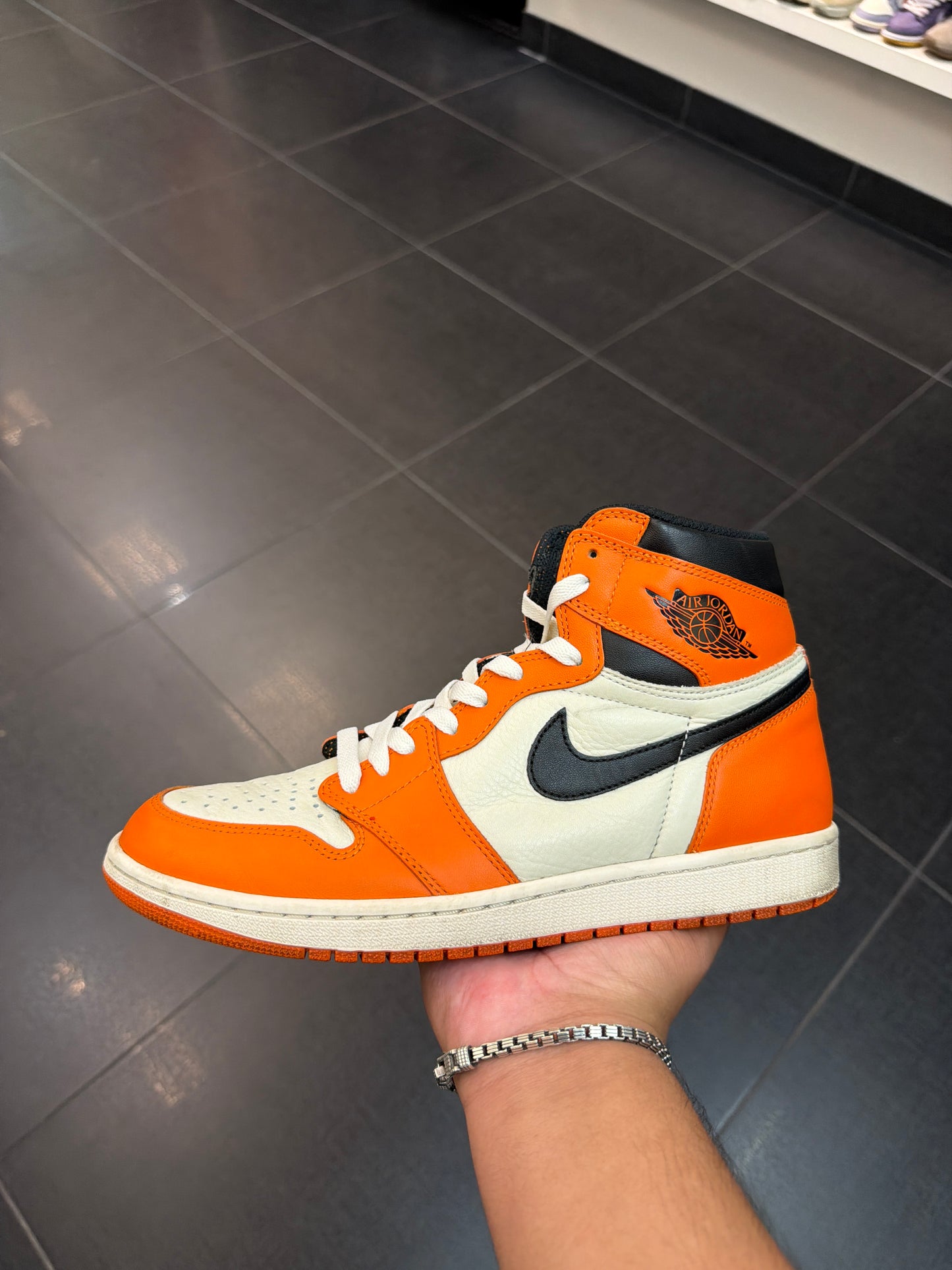 J1 Shattered Backboard 2.0 (Size 10.5)