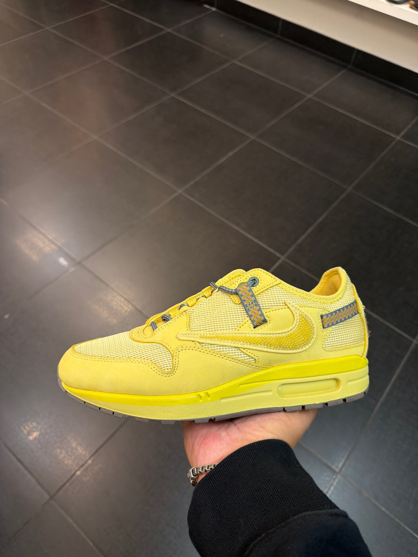 Travis Scott AM1 Yellow (Size 9)