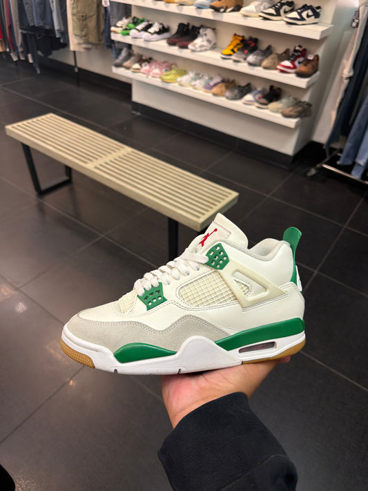 J4 SB Pine Green (Size 7M)