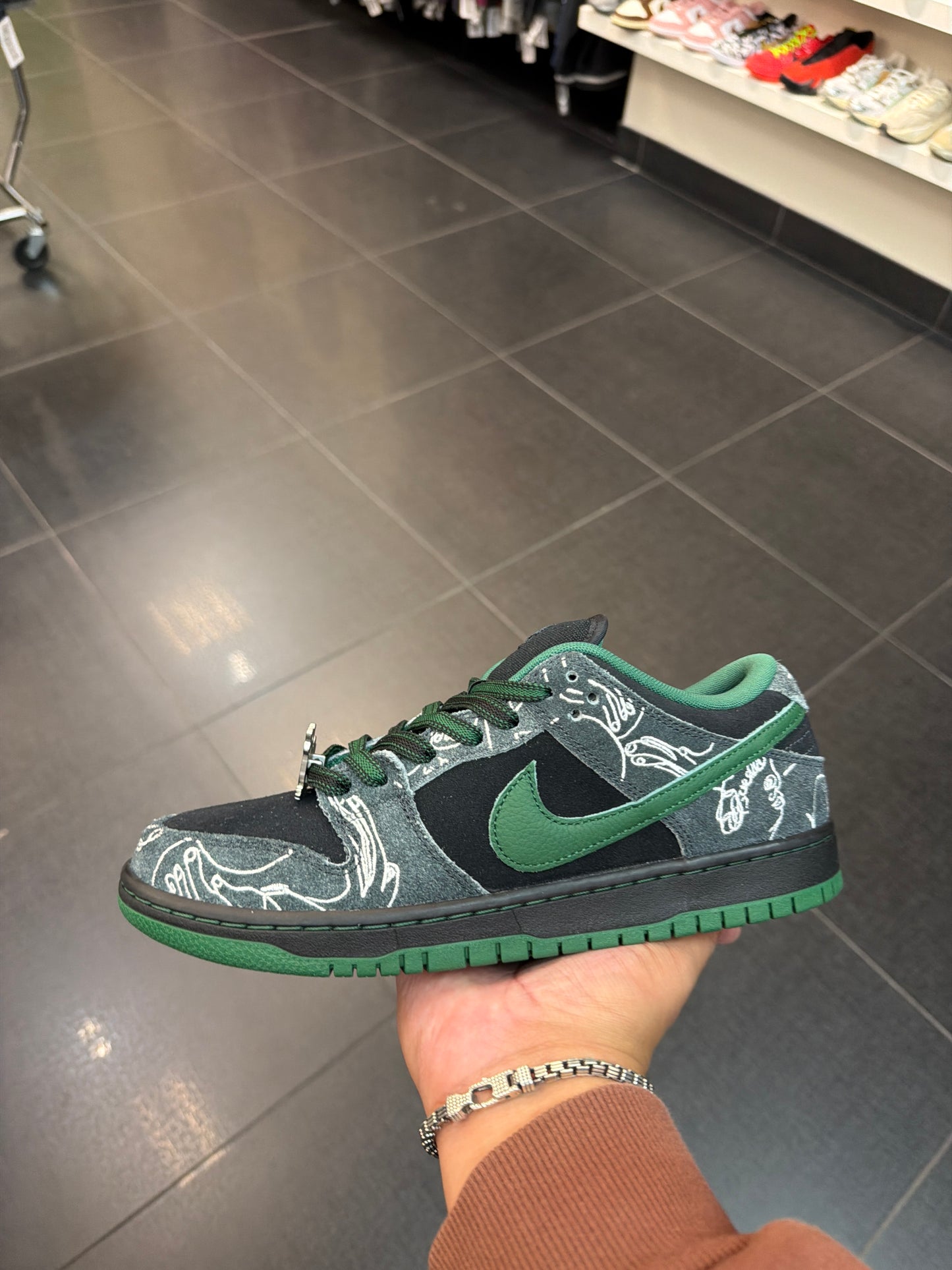 There SB Dunk (Size 9)