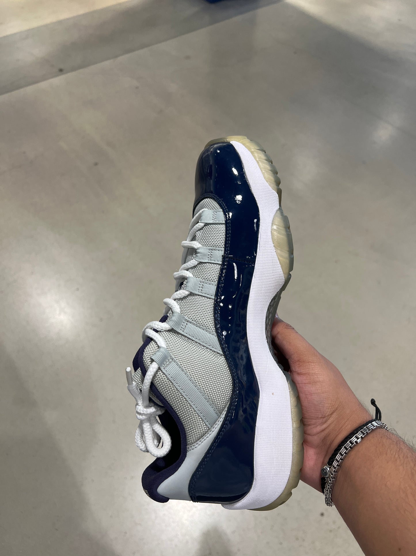 J11 Low Georgetown (Size 10.5)