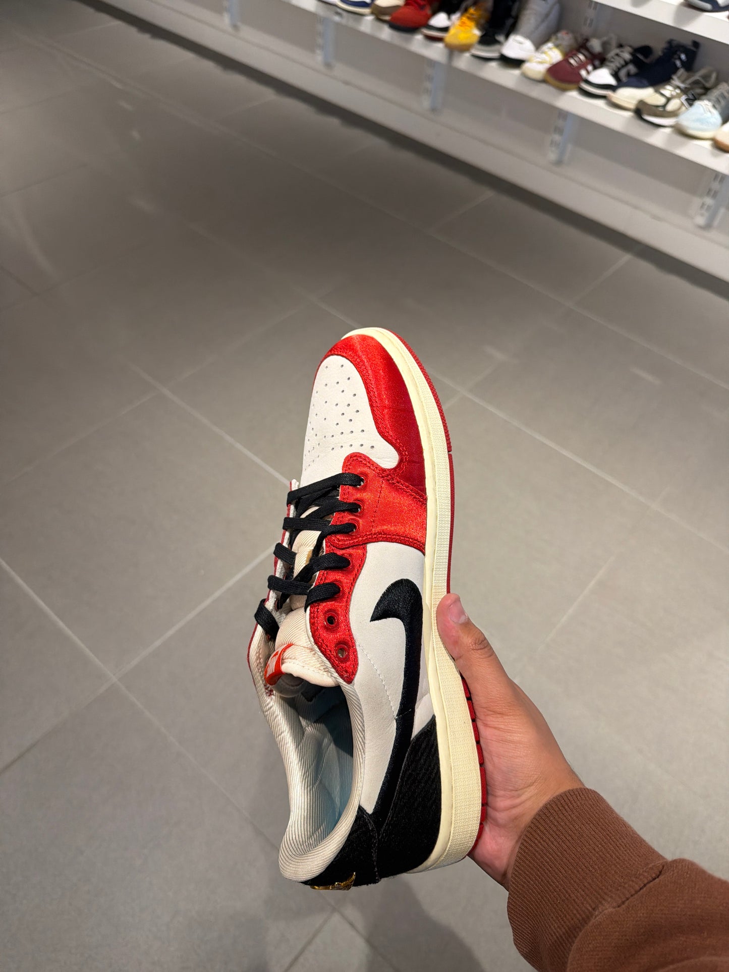 J1 Low Trophy Room (Size 12)