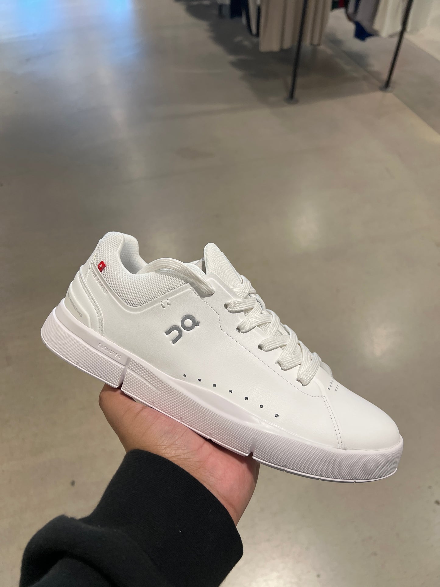 ON Cloud Roger Advantage (Size 9.5M)