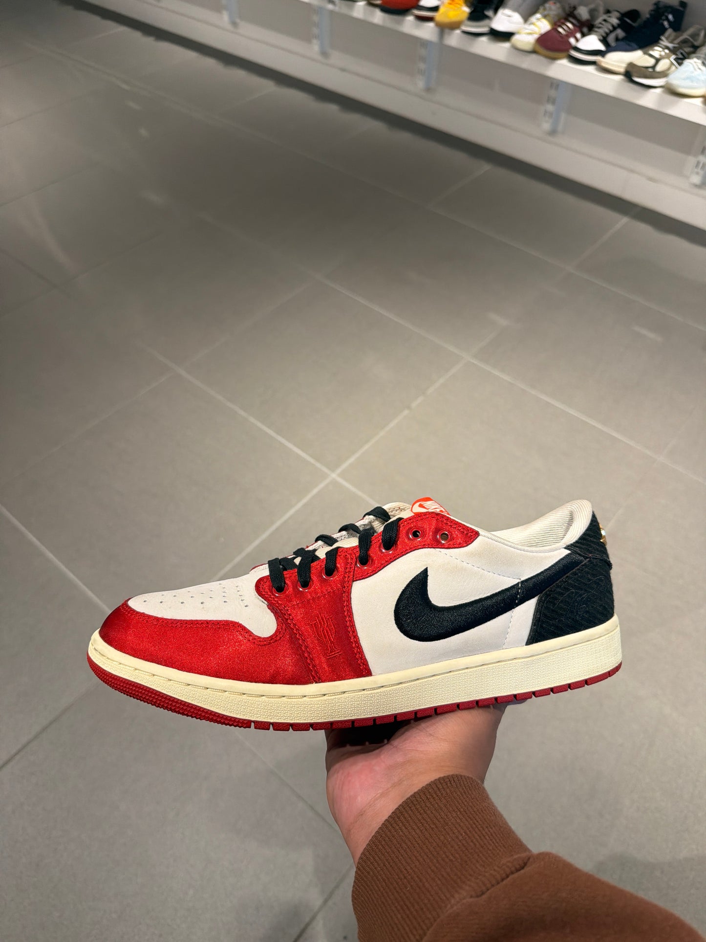 J1 Low Trophy Room (Size 12)