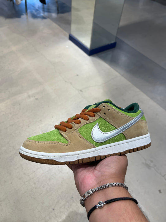 Escargot SB Dunk (Size 8)