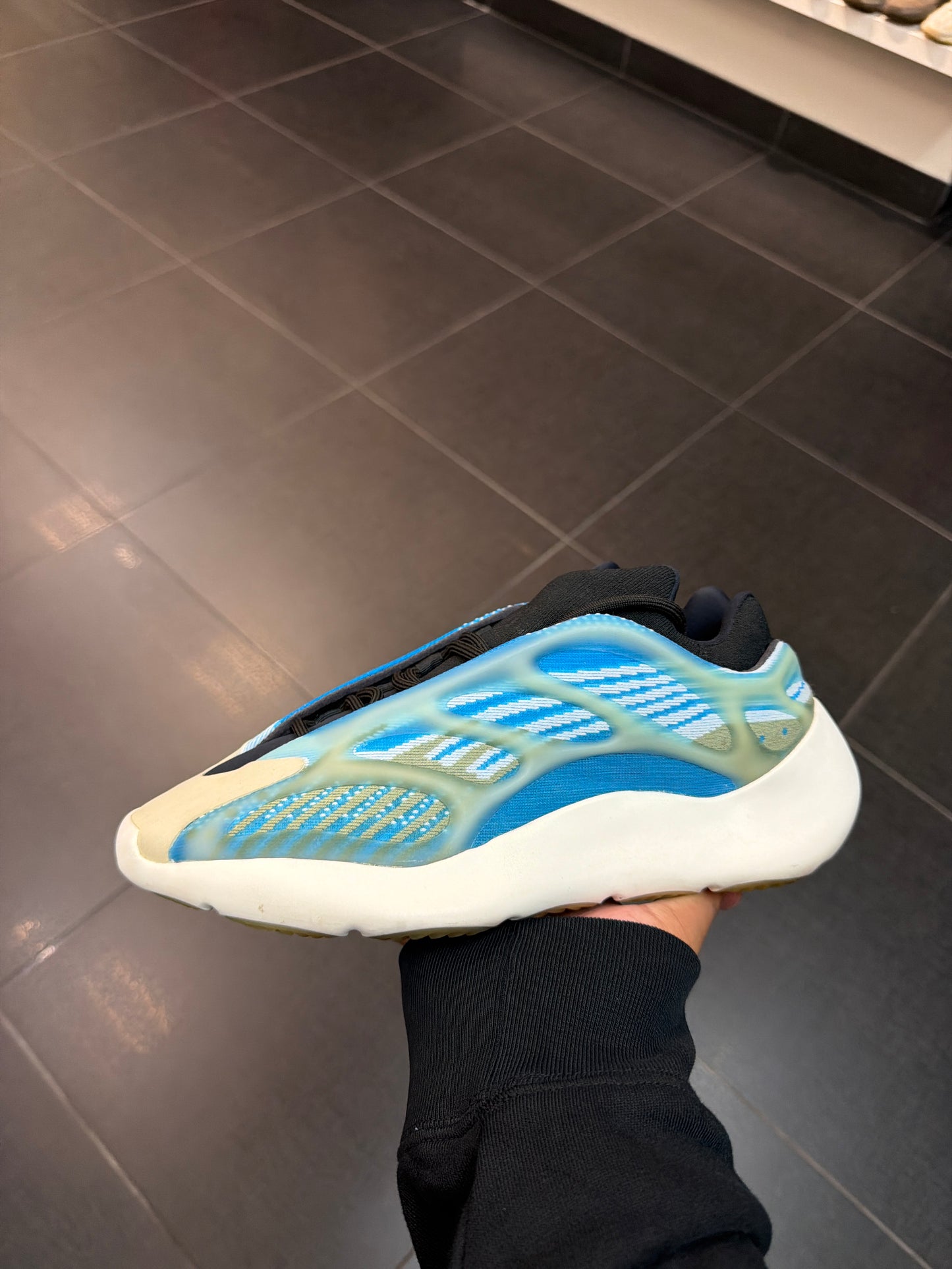 Yzy 700 v3 Arzareth (Size 10)