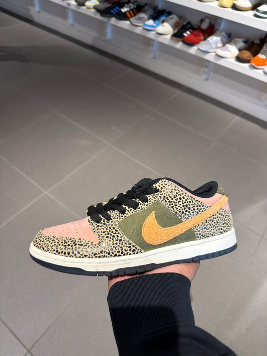 arts-rec SB Dunk (Size 8.5)