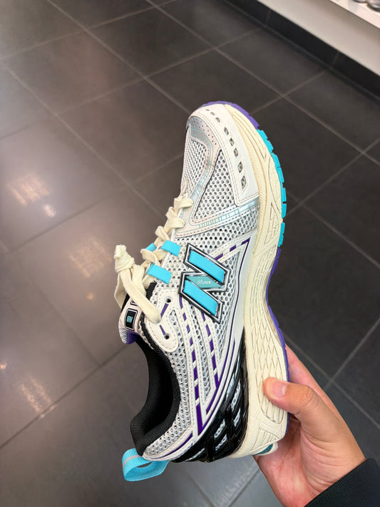 NB 1906R Hornets (Size 11.5)