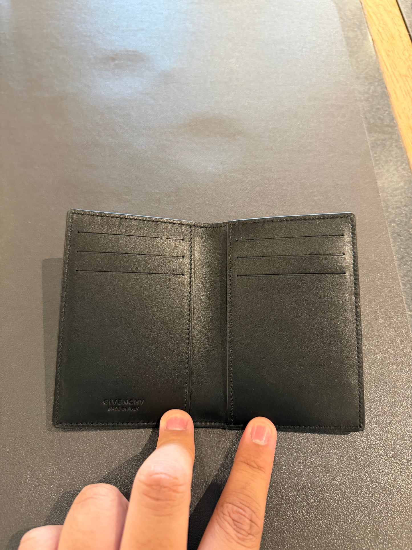 Givenchy White Black Cardholder (O/S)
