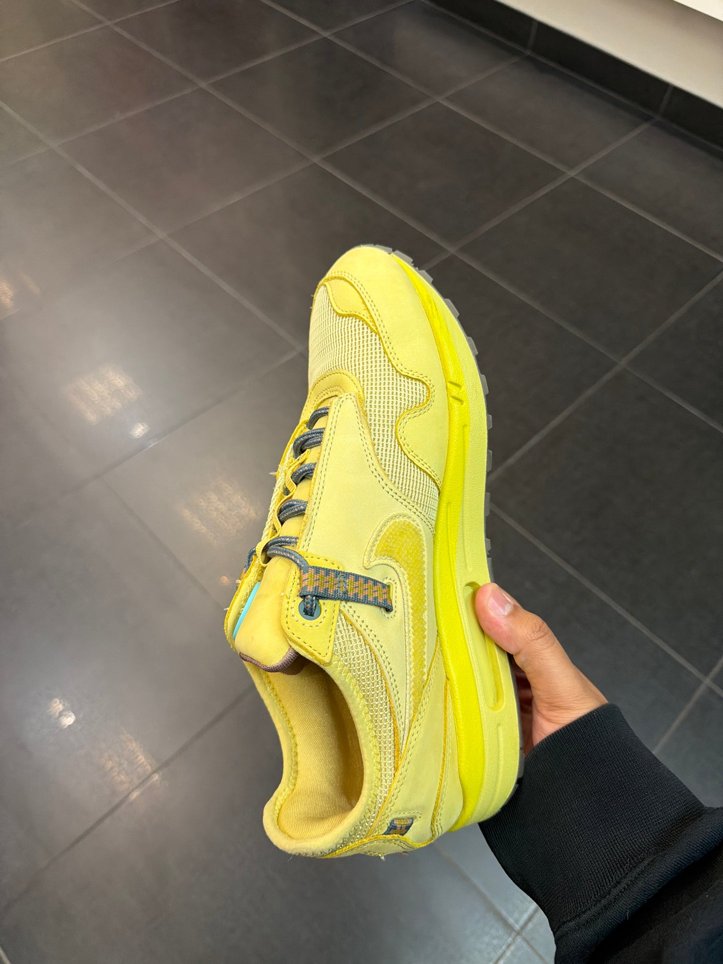 Travis Scott AM1 (Size 10.5)