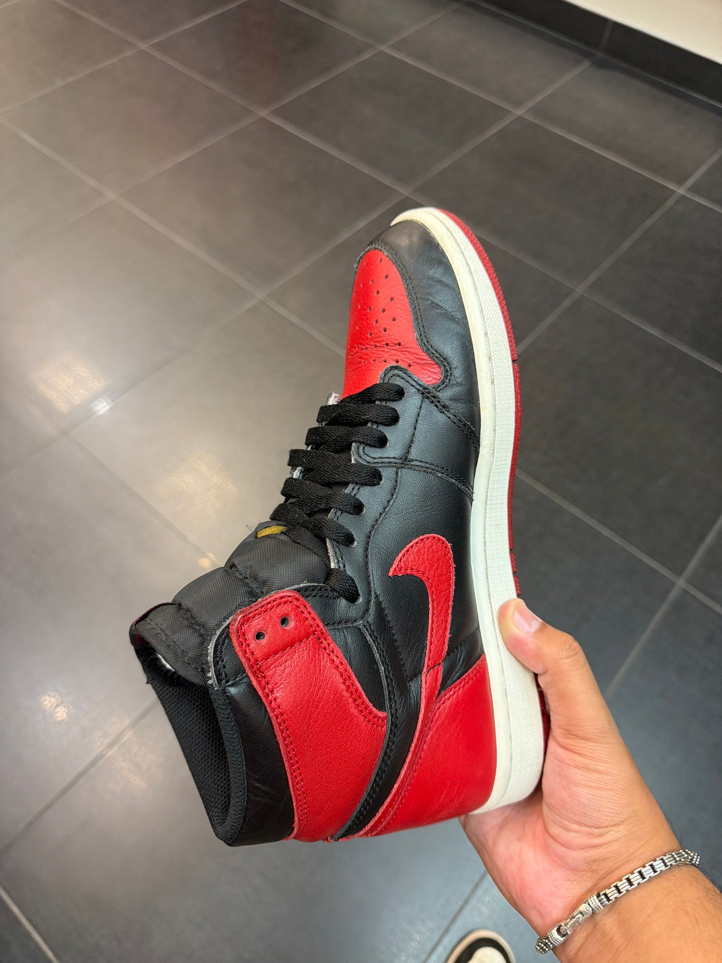 J1 Bred 2016 (Size 9)
