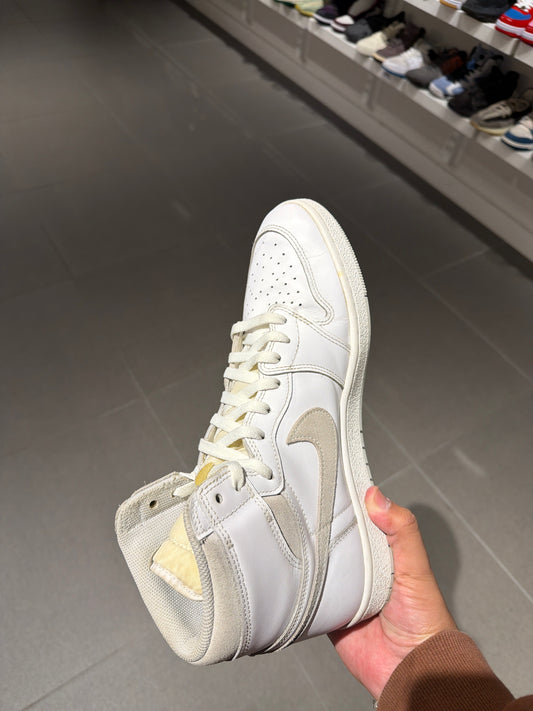 J1 Neutral Grey 85 (Size 13)