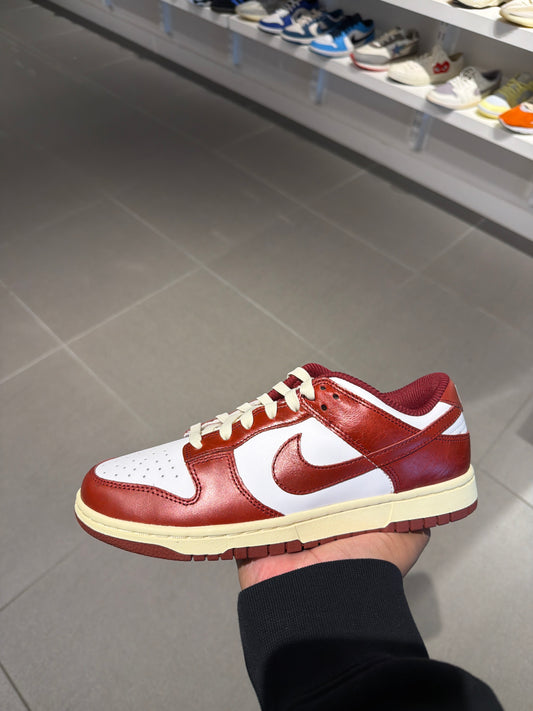 Vintage Red Dunk (Size 7W)